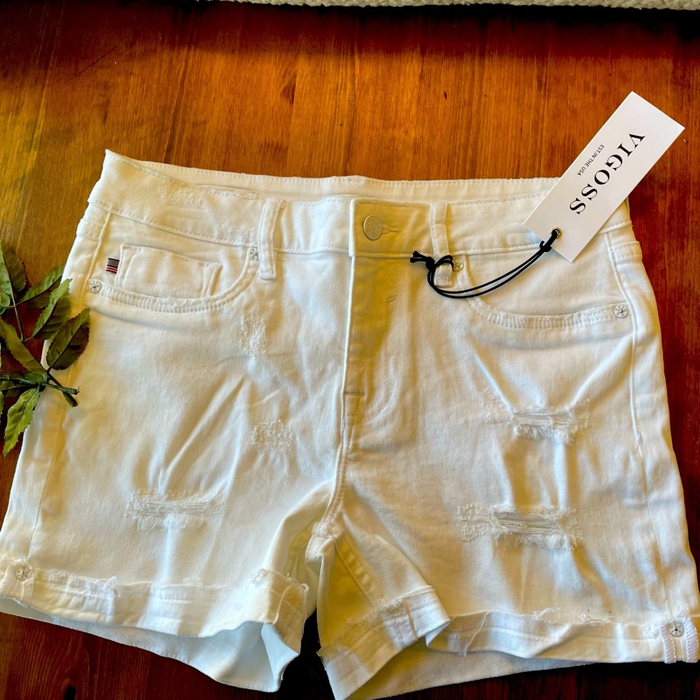 VIGOSS distressed white shorts. NWT
